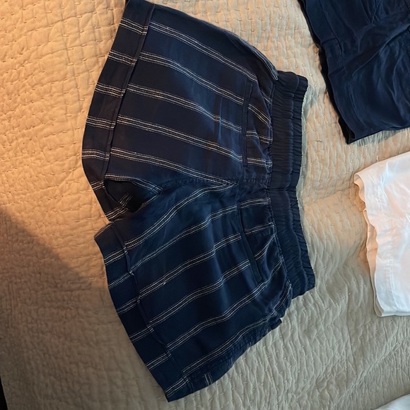 Navy shorts worn once last summer - Picture 5 of 5